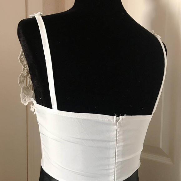 Woman's dress - Picture 3 of 8